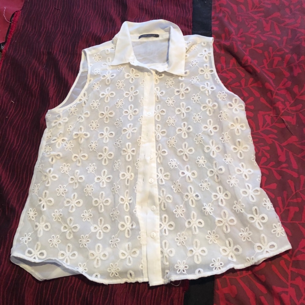 White Floral Sleeveless Top - Picture 2 of 7